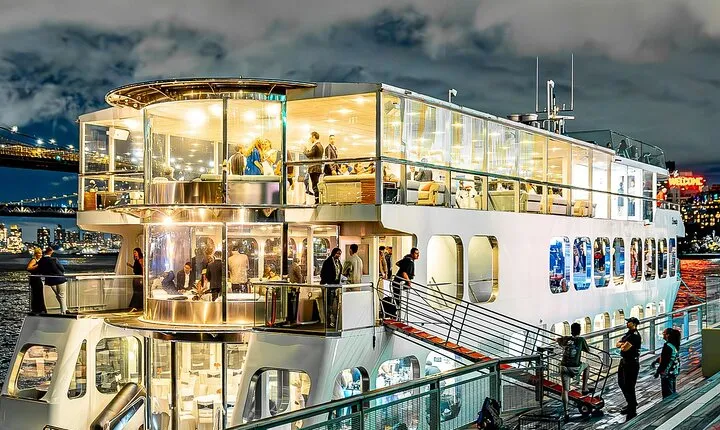 NYC Christmas Luxury Yacht Dinner Cruise with Open Bar