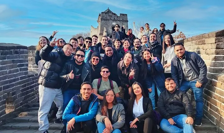 MuBus: Mutianyu Great Wall Tours with Options from Beijing
