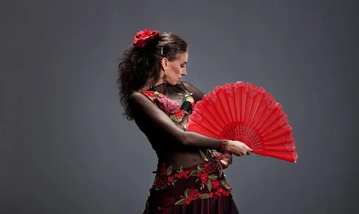 Tapas and Flamenco Show Small Group Tour in Barcelona