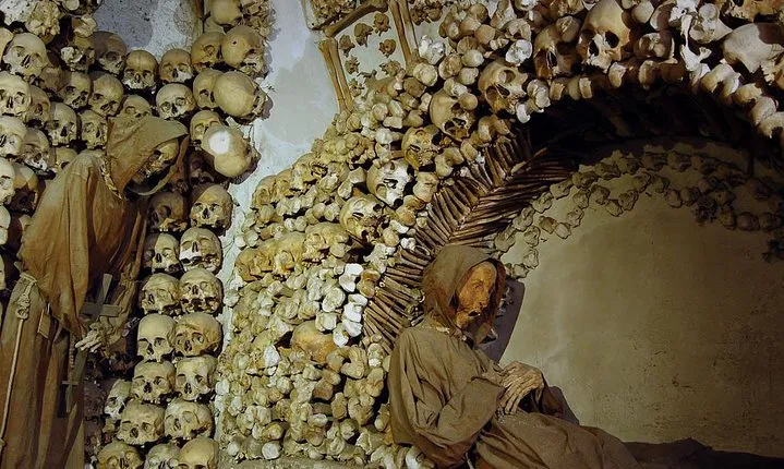 Unveil Rome : Crypts, Underground Aqueducts and Iconic Monuments