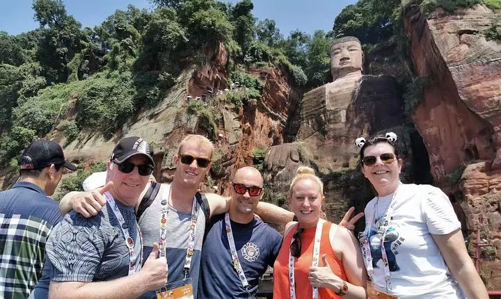 Private Chengdu day Tour of panda base with Leshan giant Buddha