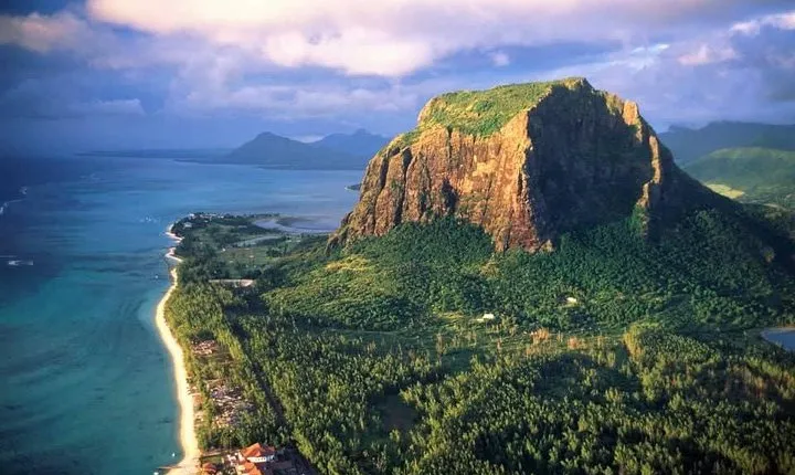 Hiking Le Morne Mountain