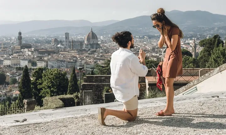 Get down on your knee! Surprise Proposal in Florence