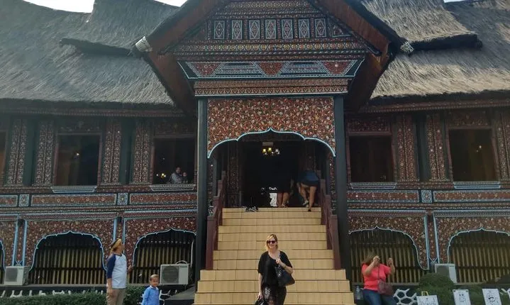 Taman Mini Indonesia, Private tour with Guide and Lunch