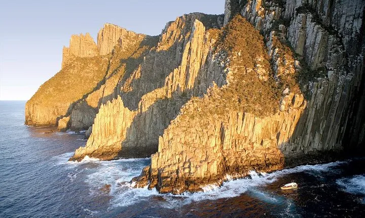 Tasman Island Cruises Day Tour from Hobart