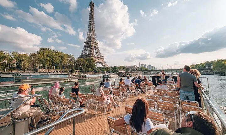 Paris Sightseeing Tour with Seine River Cruise from Disneyland®