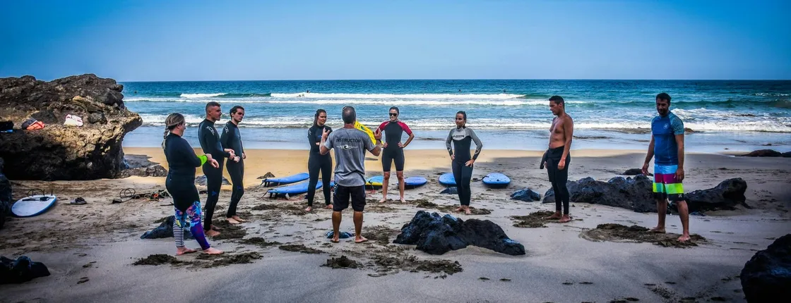 Surfing lessons in the south of Fuerteventura with transfers
