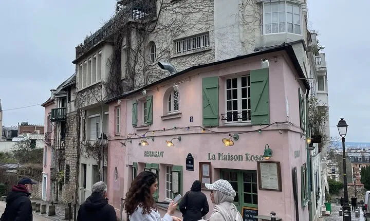 Paris Montmartre Walking Tour with a Guide