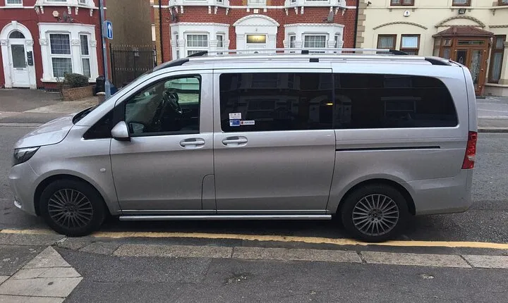 One Way Taxi Transfer from Gatwick Airport to Luton Airport