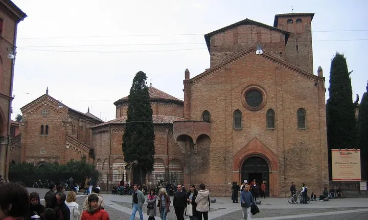 Private 3-hour Walking Tour of Bologna with private official tour guide