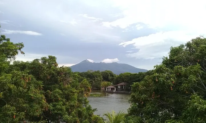 Granada colonial city & Isletas boat tour
