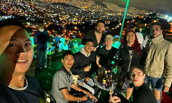All-Inclusive Comuna 13 Nightlife Bar Crawl with Locals