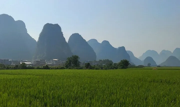 10-Day Private Tour from Guangzhou to Yangshuo and Nanning by car