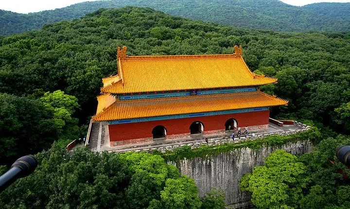 Nanjing Private Tour to Xiaoling Tomb and Linggu Temple with Tangshan Hot Spring