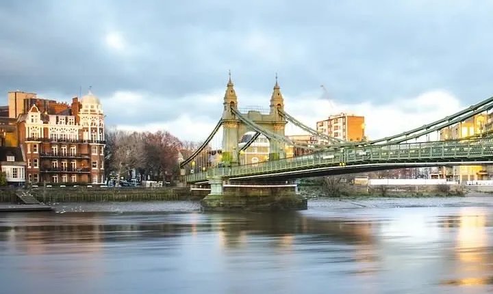 Hammersmith to Chiswick: A Self-Guided Audio Tour along the Riverside