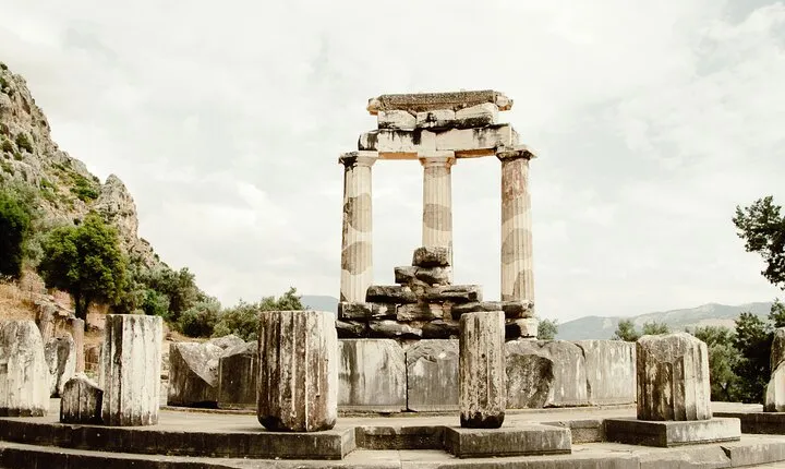 Athens to Delphi & Arachova private exclusive Day Tour