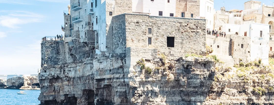 Interactive city discovery adventure game in Polignano