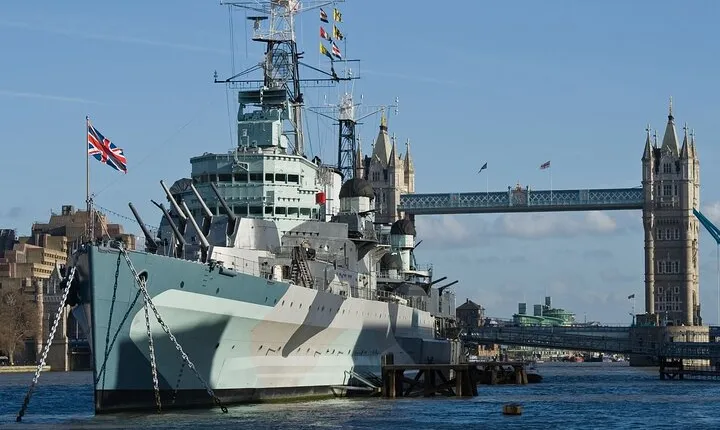 London: HMS Belfast Ticket & South Bank Highlights Audio Tour