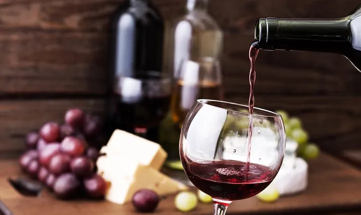Verona in 3 Wines: Exclusive Wine Tasting with an Expert & Food Pairing