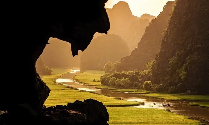 1-day Van Long Natural Reserve and Hoa Lu ancient town in Ninh Binh
