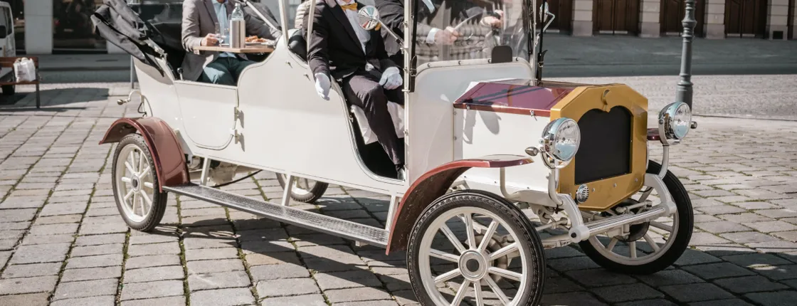 Vienna sparkling sightseeing in a classic electric car