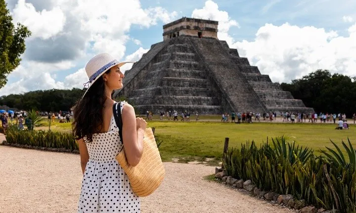 Early morning Chichen Itza Tour: Cenote and Tequila Tasting