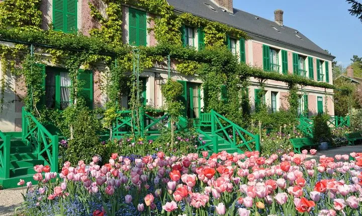 Giverny's House & Gardens plus Versailles Palace Day Trip with Lunch from Paris