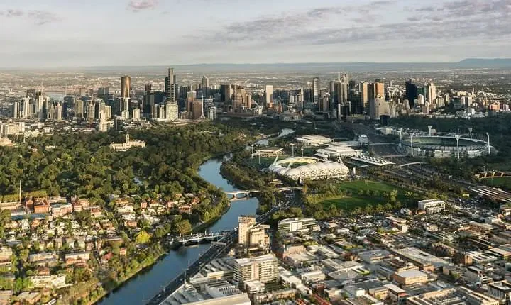 Melbourne sunrise balloon flight & champagne breakfast
