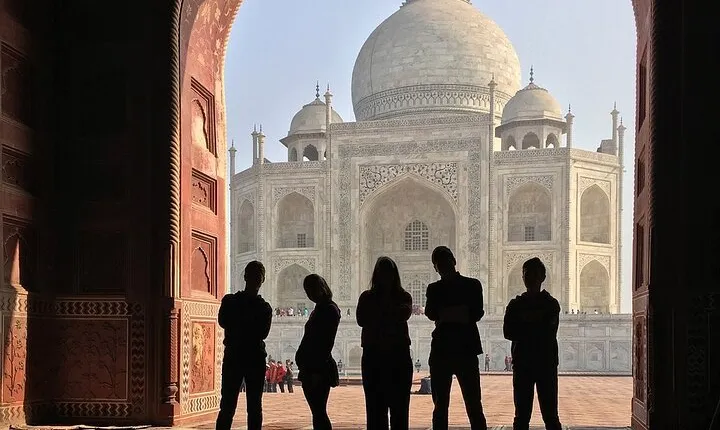 Jaipur to Agra Day Trip with Fatehpur Sikri and Abhaneri Stops