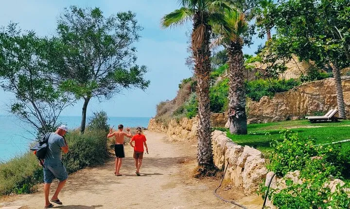 XploreMe! - Coral Bay Scavenger Hunt Outdoor Activity