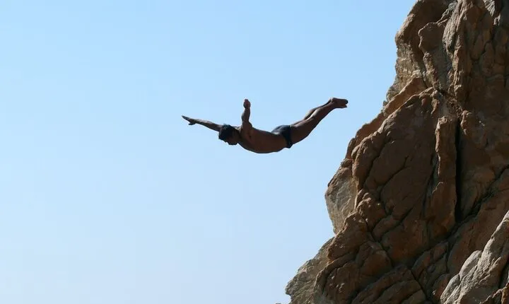 Express High Cliff Drivers at Acapulco