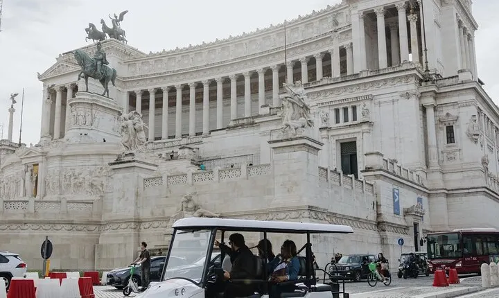 Rome in Golf Car a Private Trip between History and Beauty