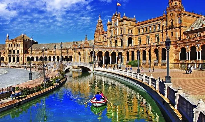 Seville Private walking tour with skip the line tickets to Cathedral and Alcazar