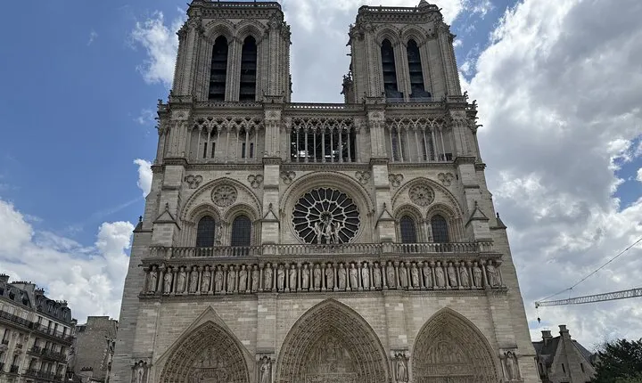 Paris Guided Exterior Tour of Notre Dame Cathedral