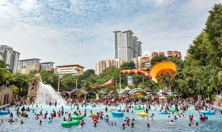 Kuala Lumpur Hotels to Sunway Lagoon Theme Park Transfer (1-way)