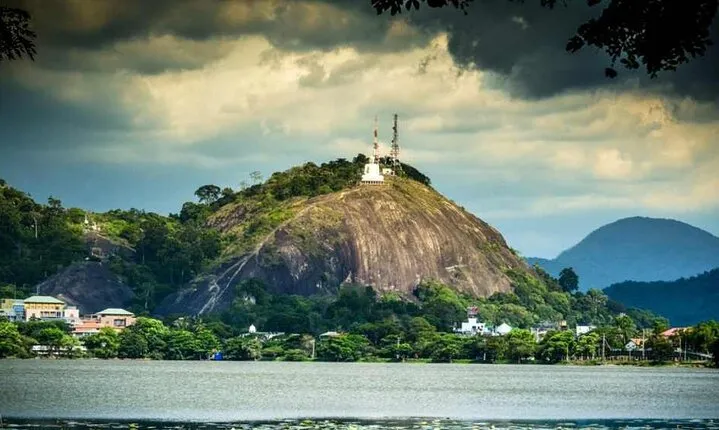 Athugala and Silver Temple Tour from Habarana