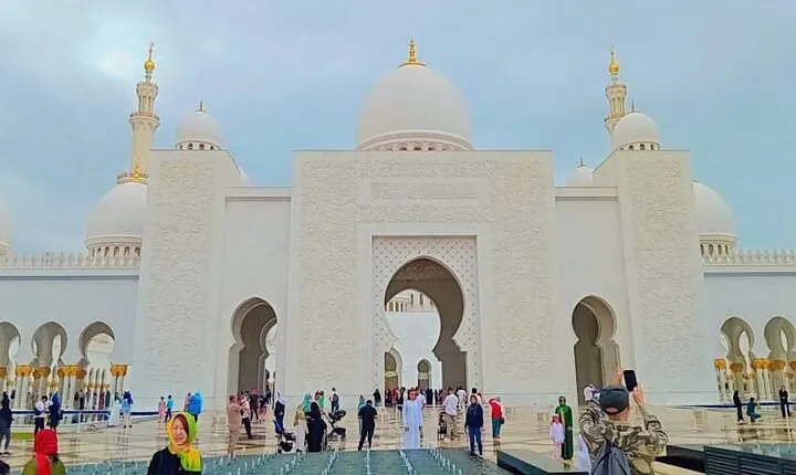 Full Day Abu Dhabi City Sightseeing Tour with Guide
