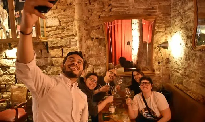 Cultural Walking Tour in Barcelona with Food & Wine Tasting