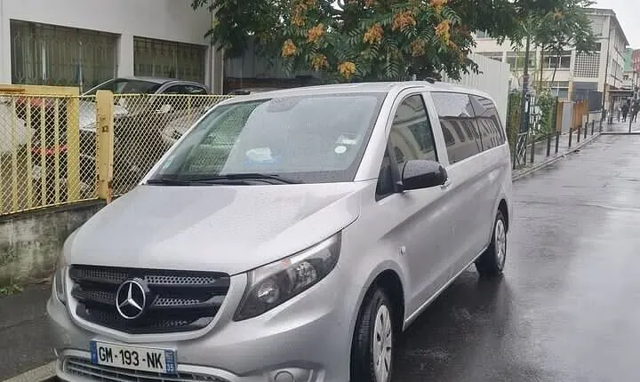 Private Transfer between Le Bourget Airport and Orly in Paris