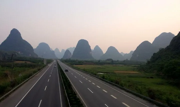 Guilin Liangjiang International Airport (KWL) to GUILIN hotel