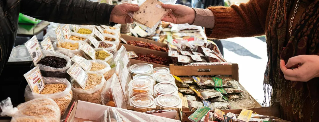 Market tour and dining experience at a Cesarina's home in Parma