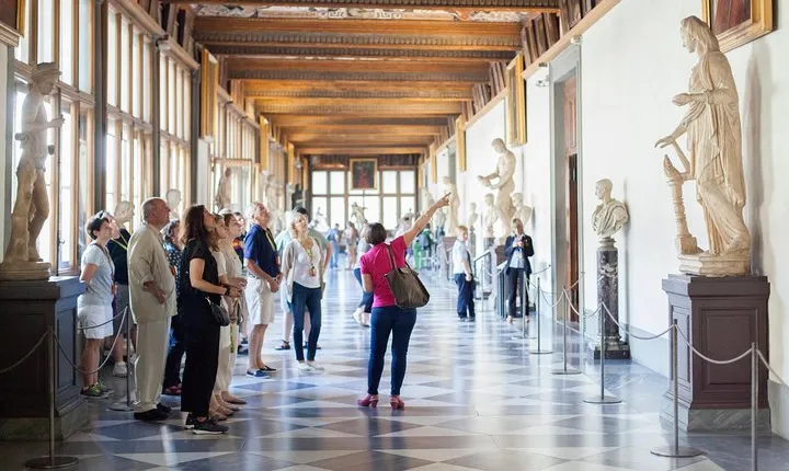 Uffizi Masterclass with Art Expert in Florence