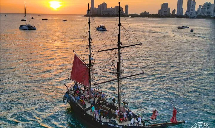 Cartagena, CO: Sunset Skyline Bay Tour on a Pirate Boat + Drinks