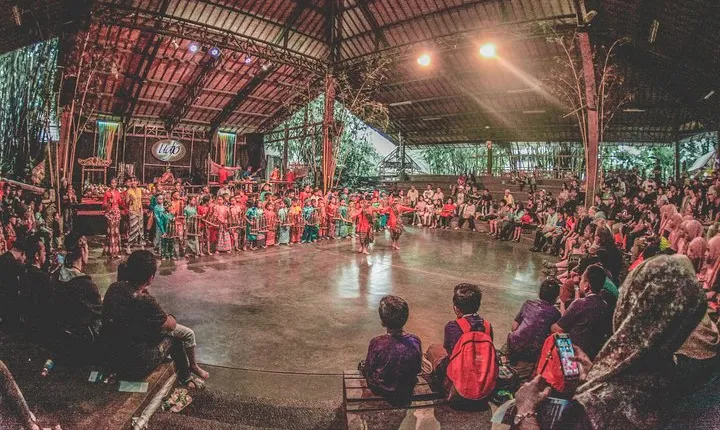 Private Tour to Patuhan Volcanic Crater and Angklung Show
