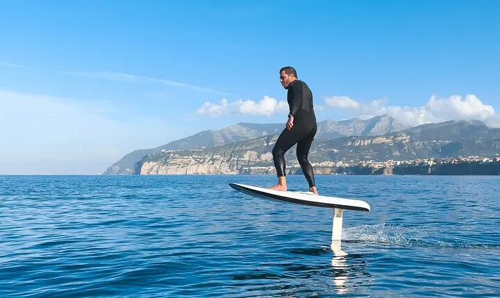 E-foil experience in Capri: fly over the sea