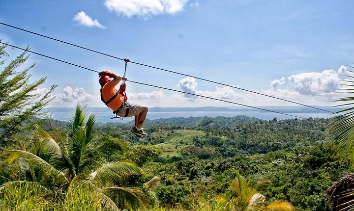 Zipline Adventure in El Limón