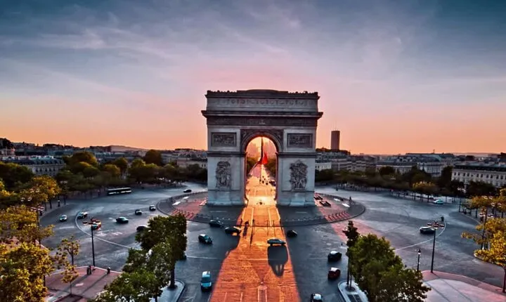 Discover Paris with the Advice of an Expert