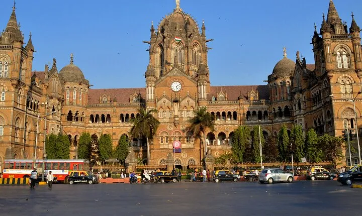 Mumbai's Historical Architecture: A Self-Guided Audio Tour