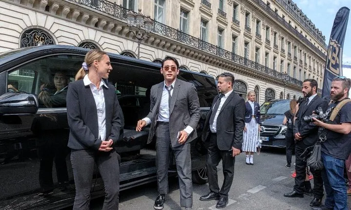 VAN transfer from Paris to Roissy CDG or Orly airport