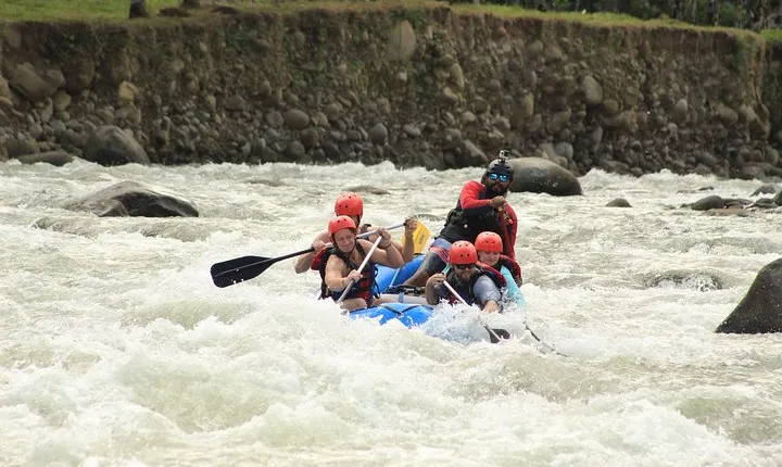 La Fortuna white water rafting + Authentic Costa Rican Lunch 